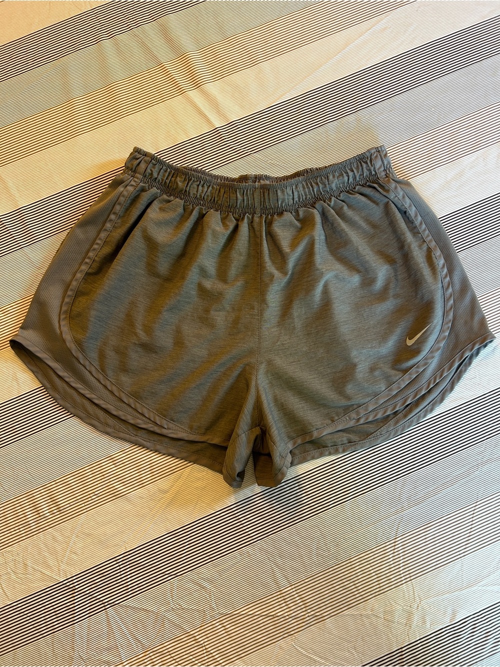Nike Women's heathered Gray Athletic Shorts - size L - 3” inseam